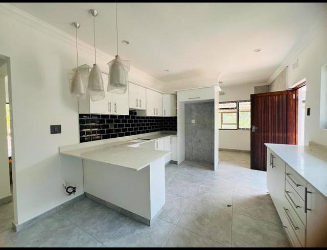 5 BEDROOM HOUSE FOR SALE IN GRAYLEIGH